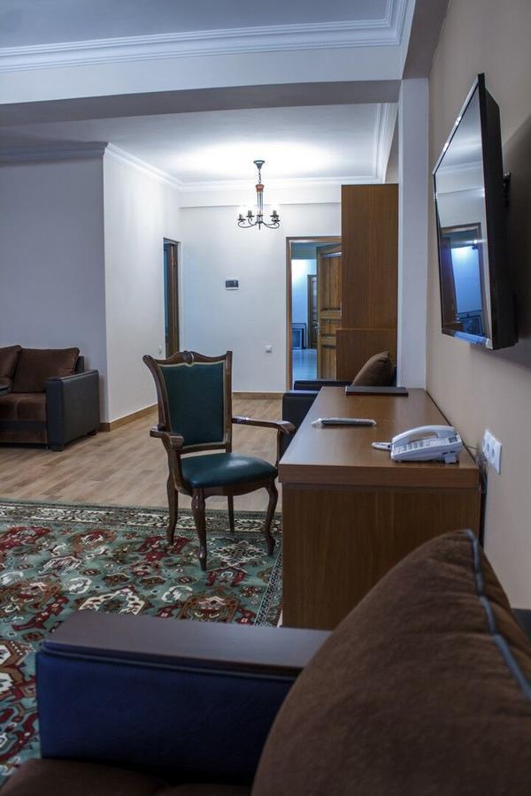 Hotel Plaza Viktoria Gjumri Exterior foto