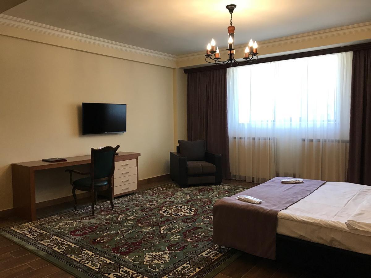 Hotel Plaza Viktoria Gjumri Exterior foto